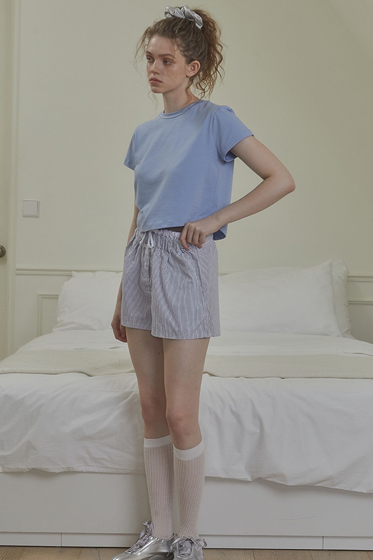 레터리(LETERIE) STRIPE BRIEF SHORTS_IVORY