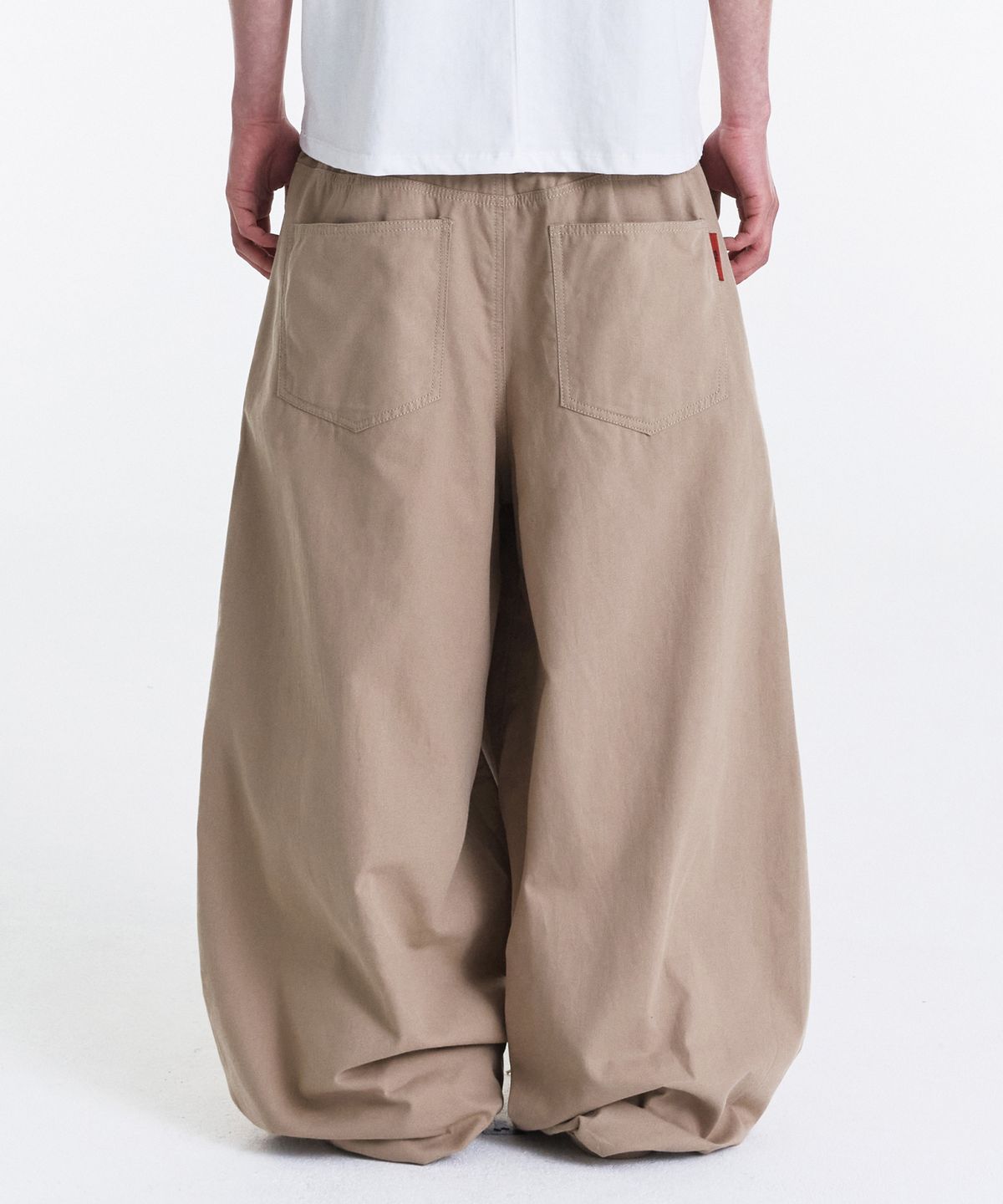 기철(KICHUL) EASY OR EASY BALLOON PANTS (BEIGE)
