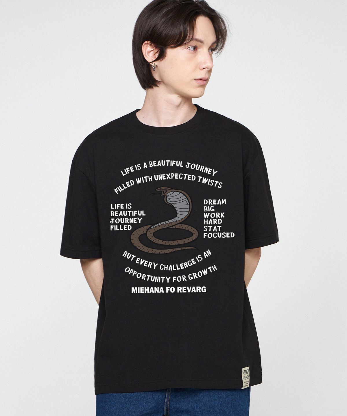 그레이버(GRAVER) [UNISEX]80s 스네이크 반팔티_블랙