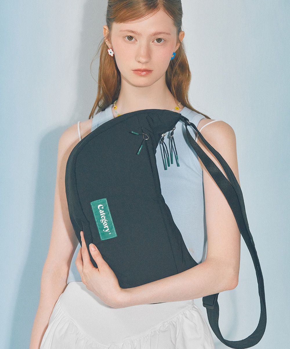 MUSINSA公式 | CATEGORY9 LOGO CROSS BAG_BLACK