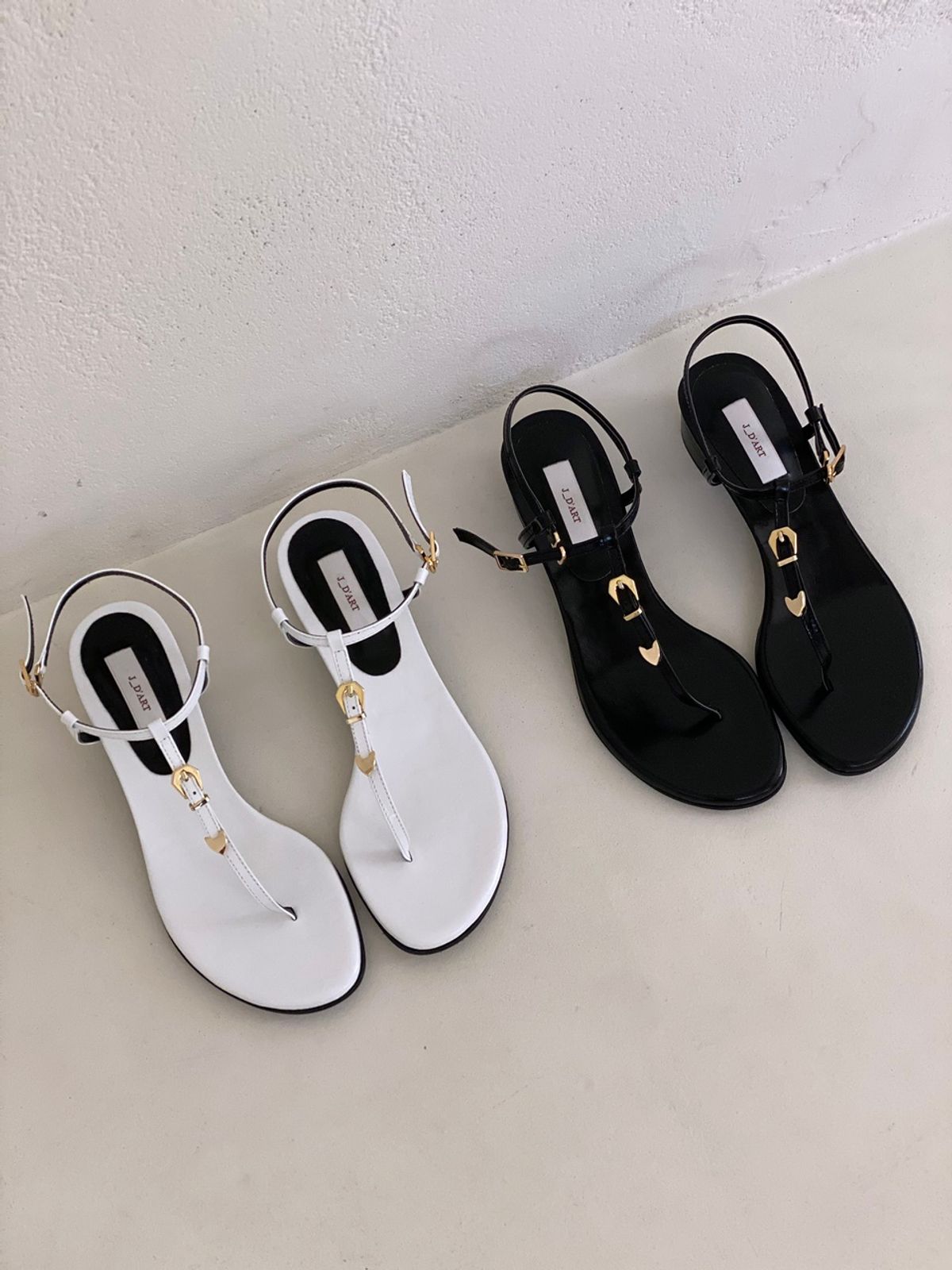 쥬다르(JEU DART) belt point flip-flop sandal black
