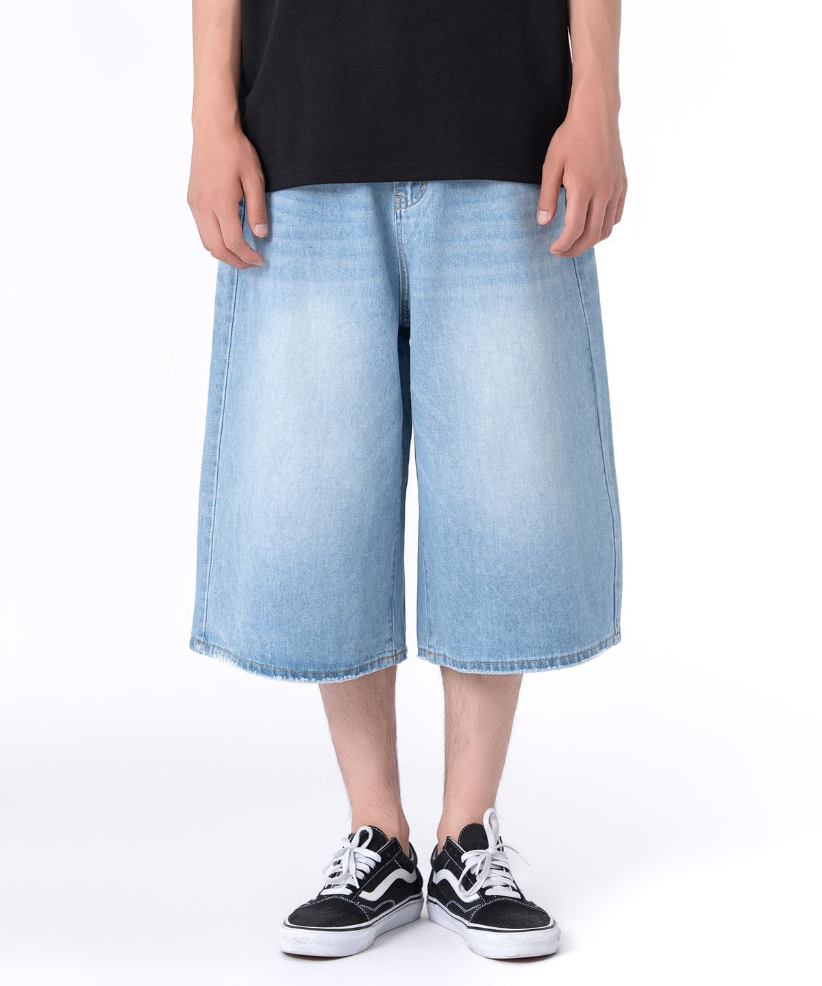 언더오프(UNDEROFF) 와이드핏 워싱 8부 데님 팬츠 블랙