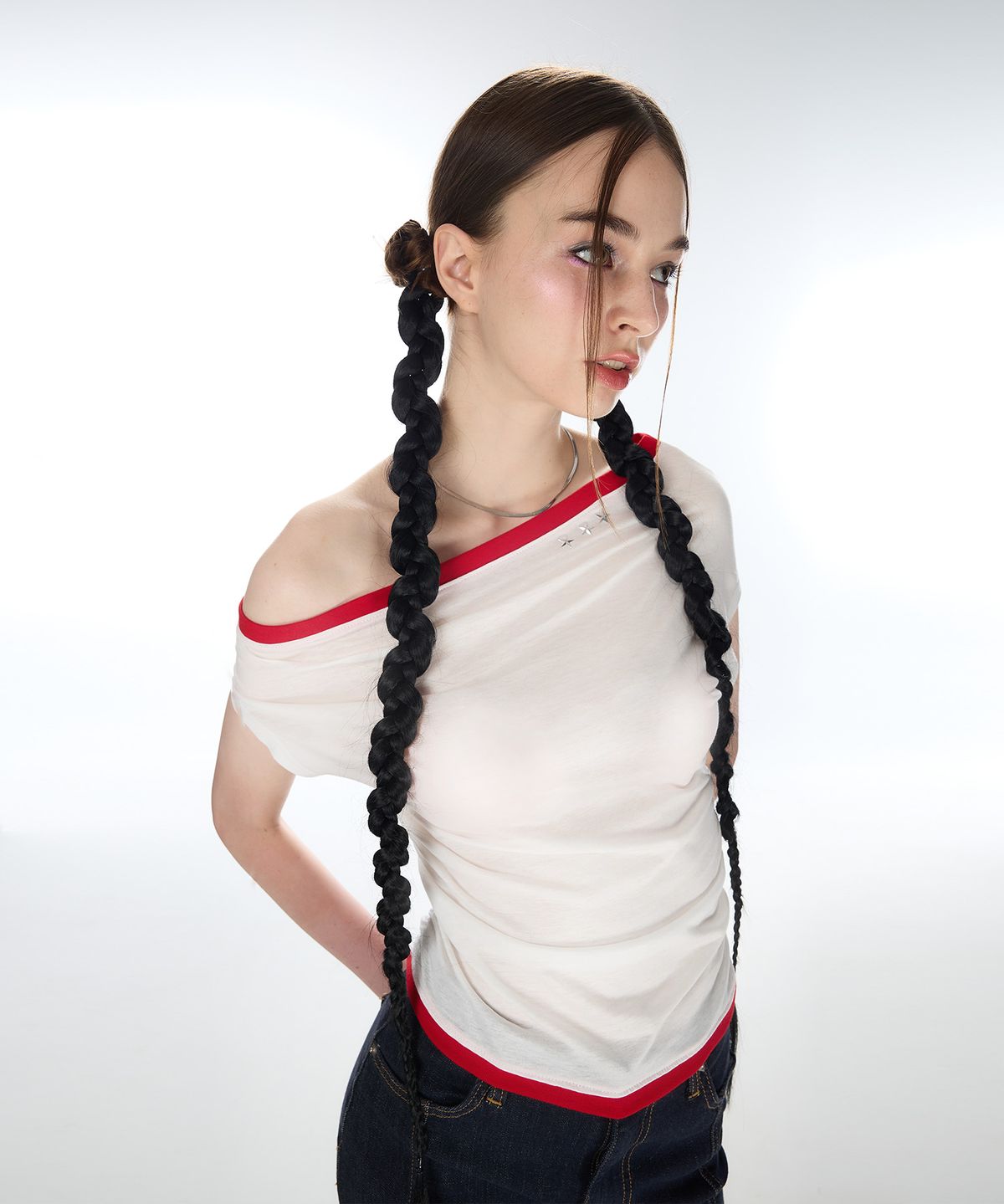라티젠(LARTIGENT) L12 ONE-SHOULDER BOATNECK TOP(WHITE)
