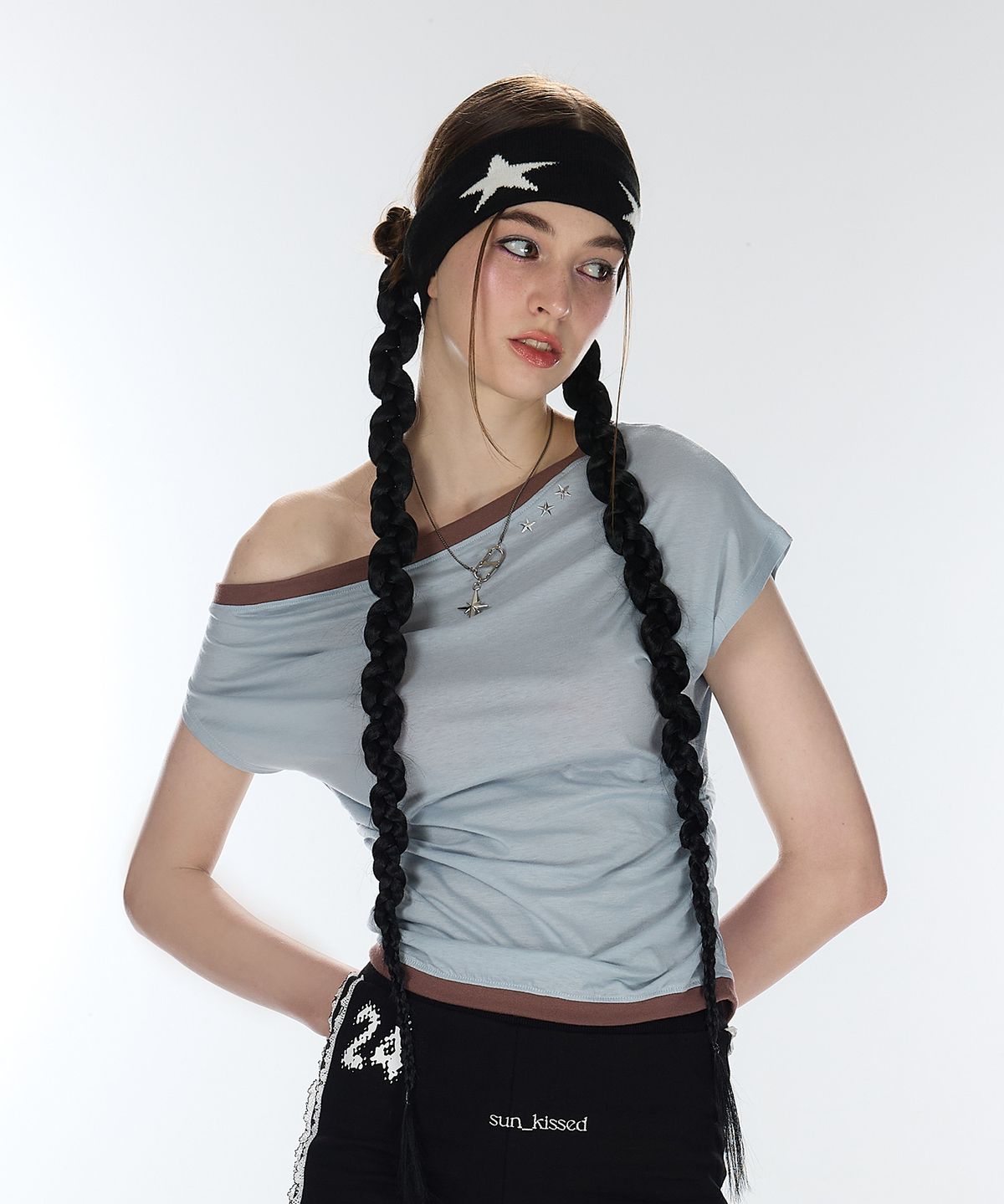 라티젠(LARTIGENT) L12 ONE-SHOULDER BOATNECK TOP(SKY BLUE)