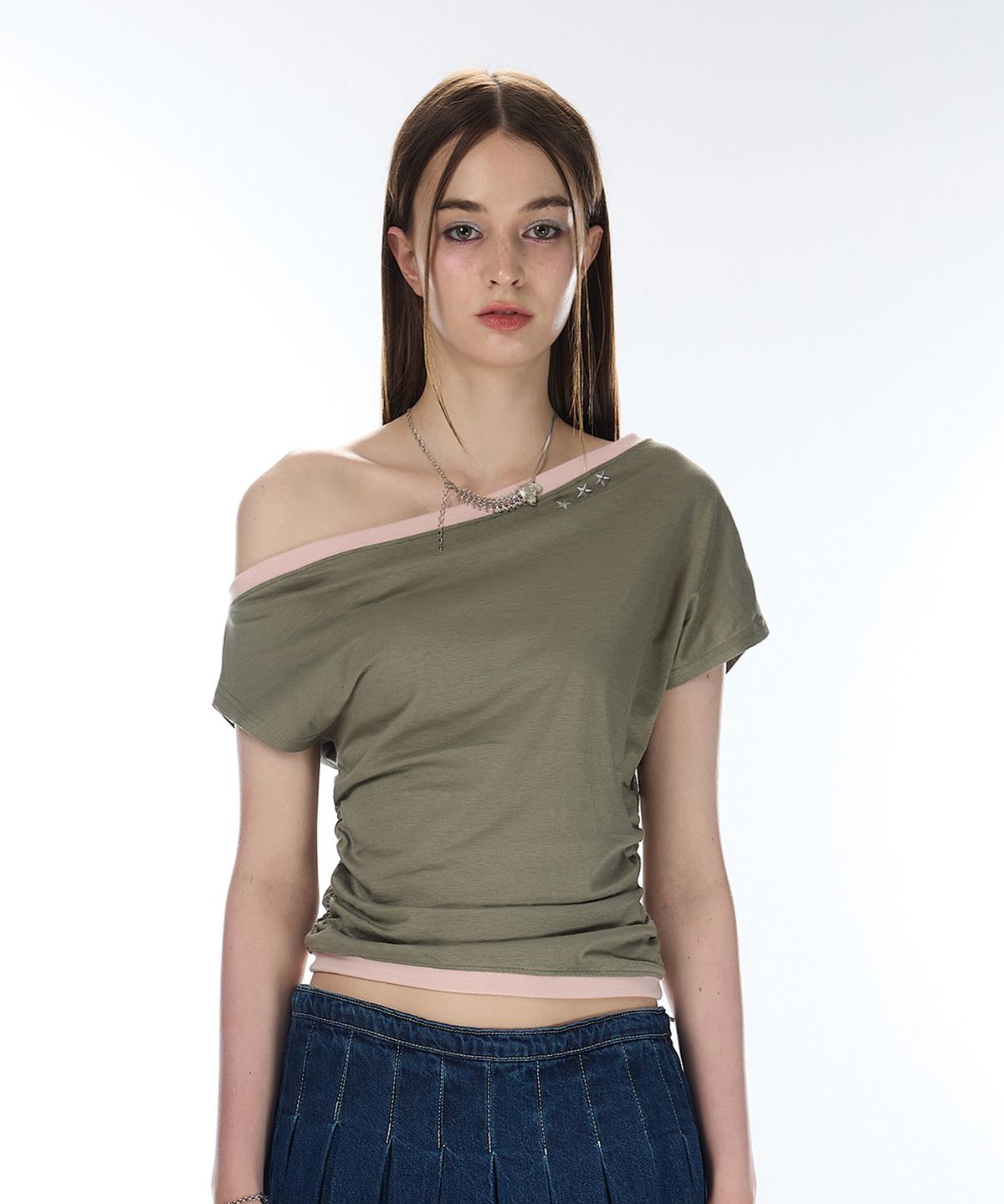 라티젠(LARTIGENT) L12 ONE-SHOULDER BOATNECK TOP(KHAKI)
