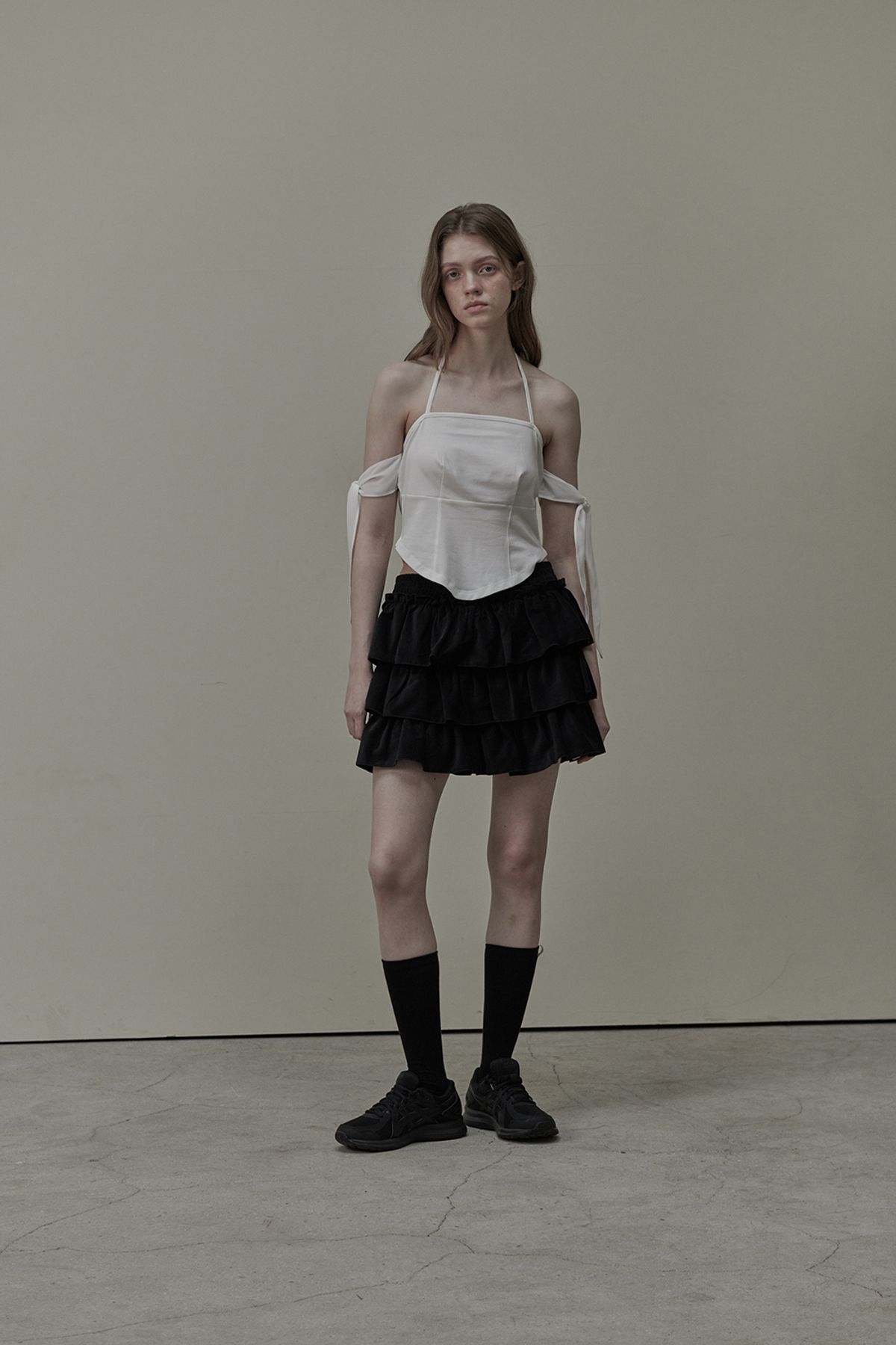 마우솔레움(MAU SOLEUM) Gabrielle Sheer Ribbon Halter T-Shirt - White