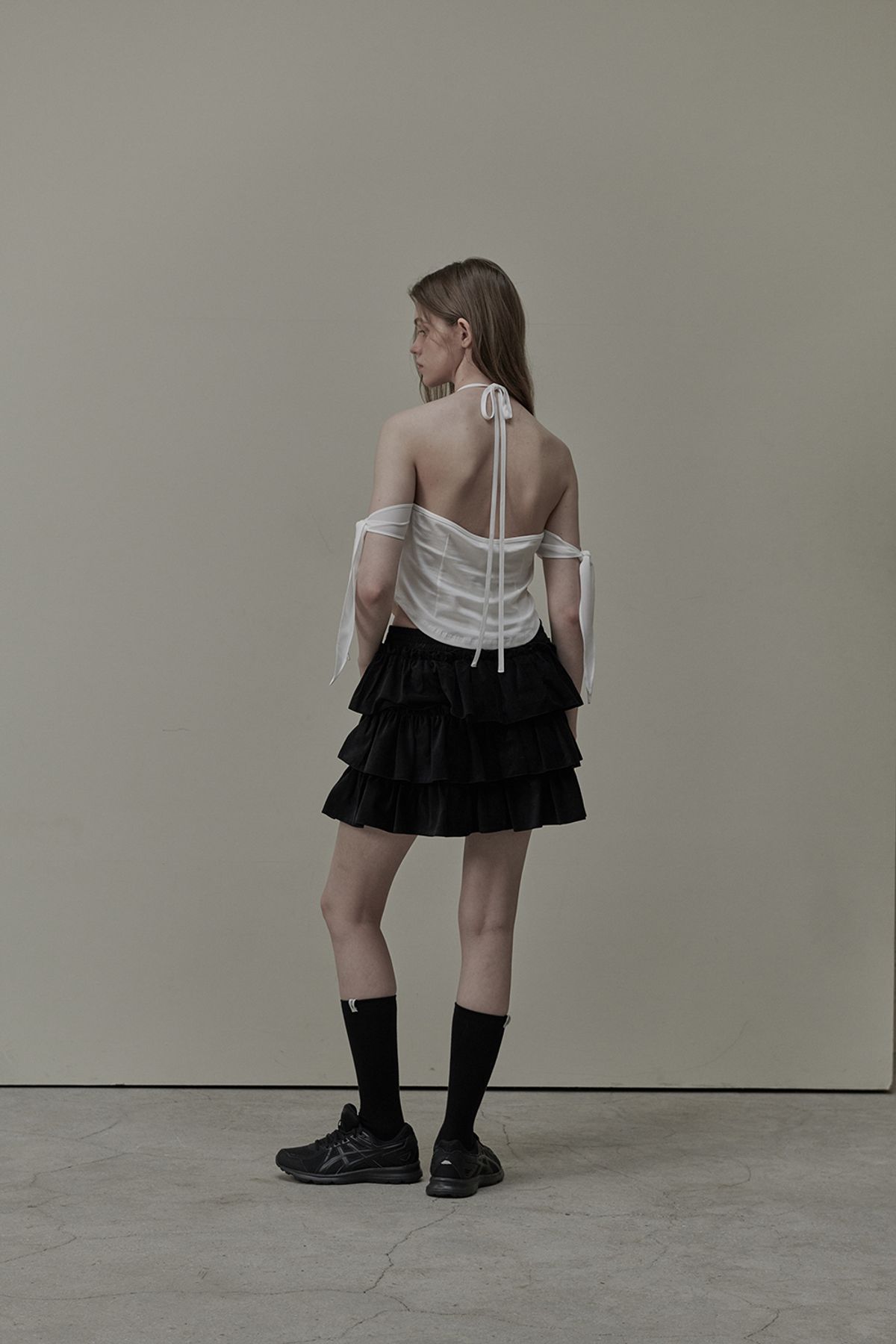 마우솔레움(MAU SOLEUM) Gabrielle Sheer Ribbon Halter T-Shirt - White
