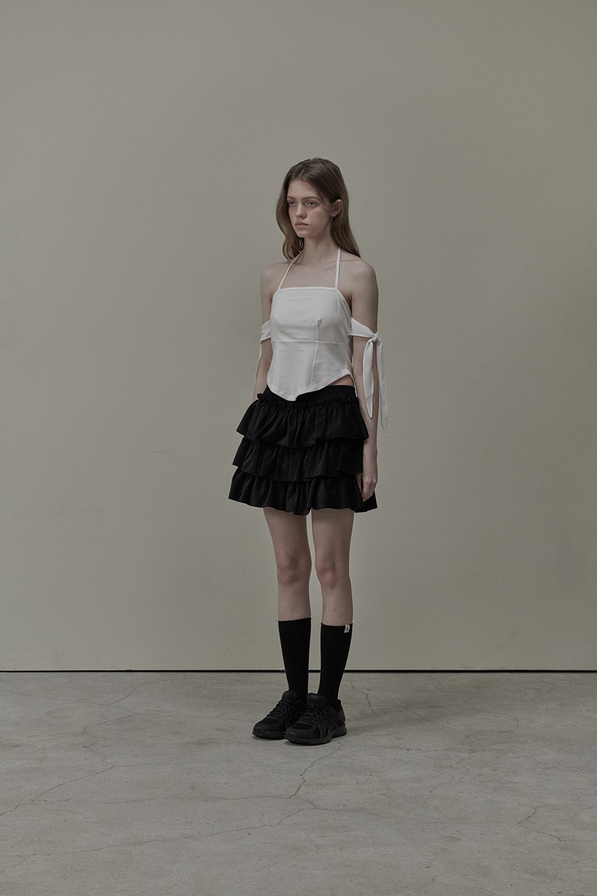 마우솔레움(MAU SOLEUM) Gabrielle Sheer Ribbon Halter T-Shirt - White