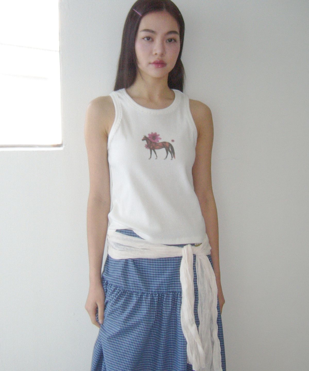 포에브(POEV) Flower Horse Tank Top - White