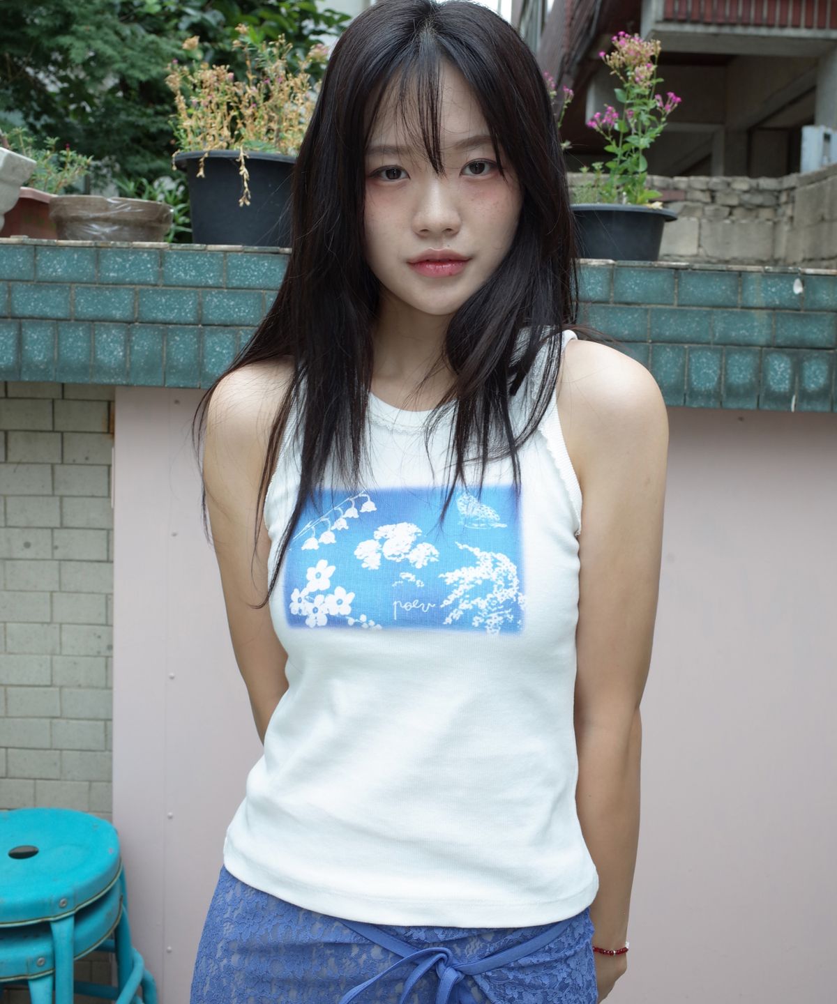 포에브(POEV) Wildflower Tank Top - White