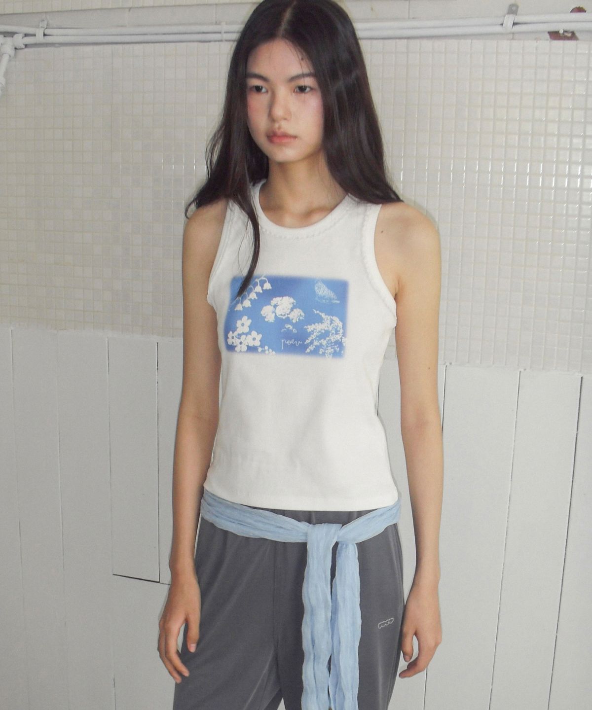 포에브(POEV) Wildflower Tank Top - White
