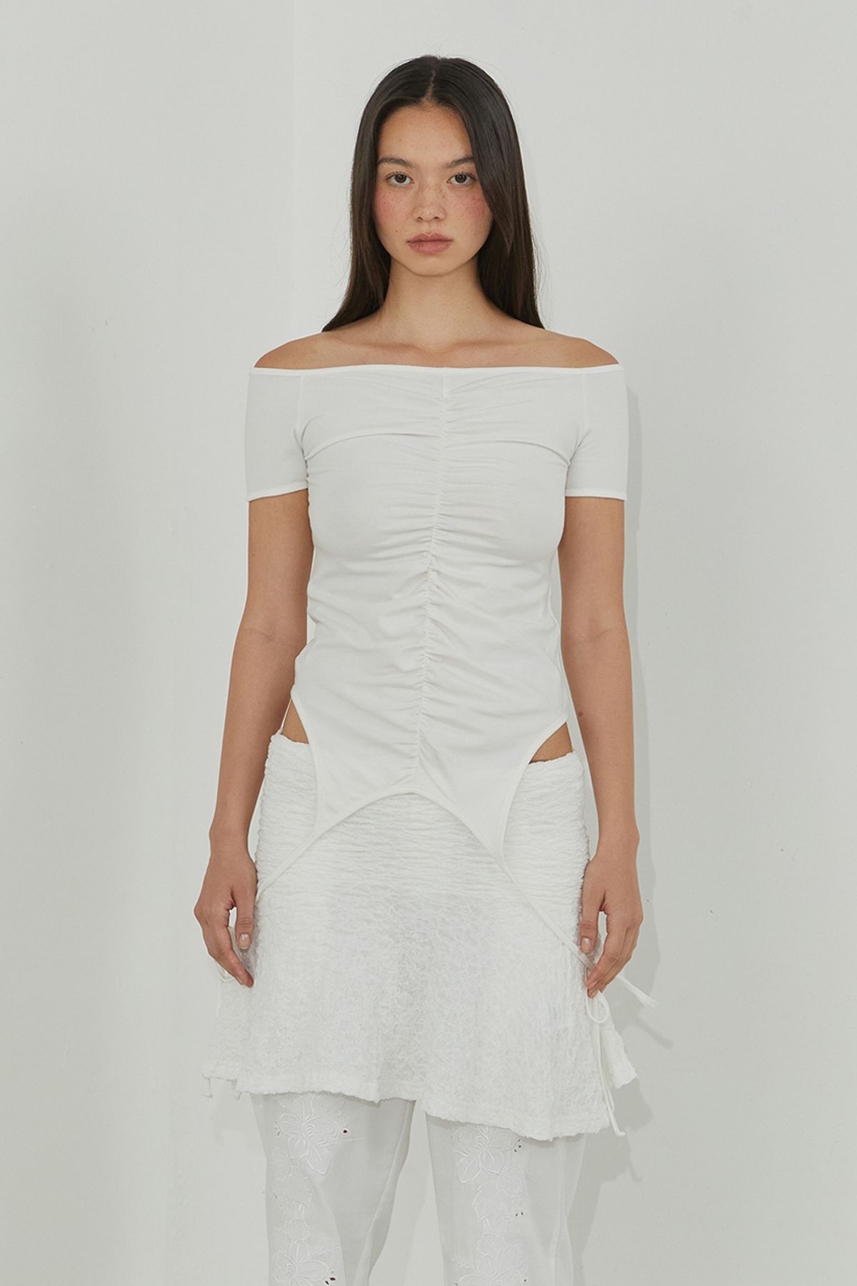 모어댄파라다이스(MORE THAN PARADISE) STRING LAYER TOP / IVORY