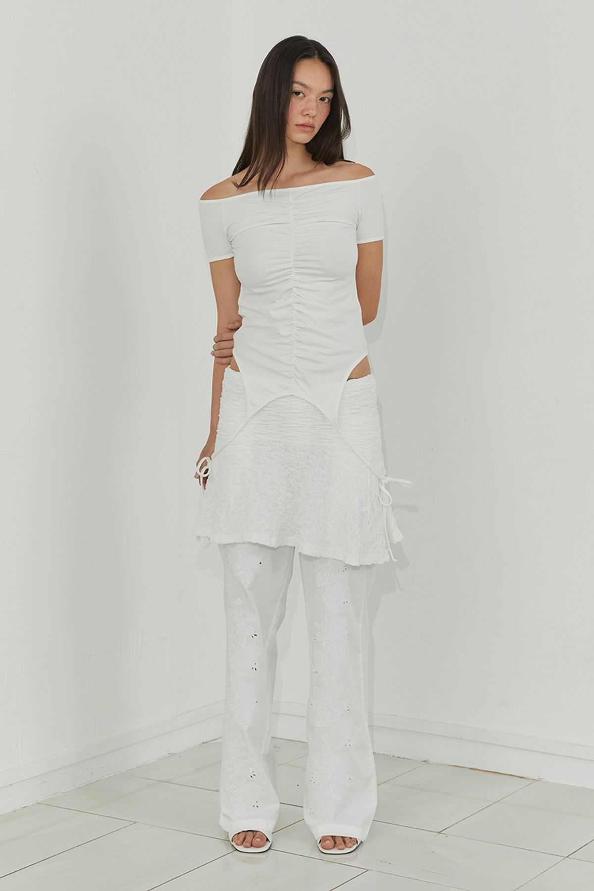 모어댄파라다이스(MORE THAN PARADISE) STRING LAYER TOP / IVORY