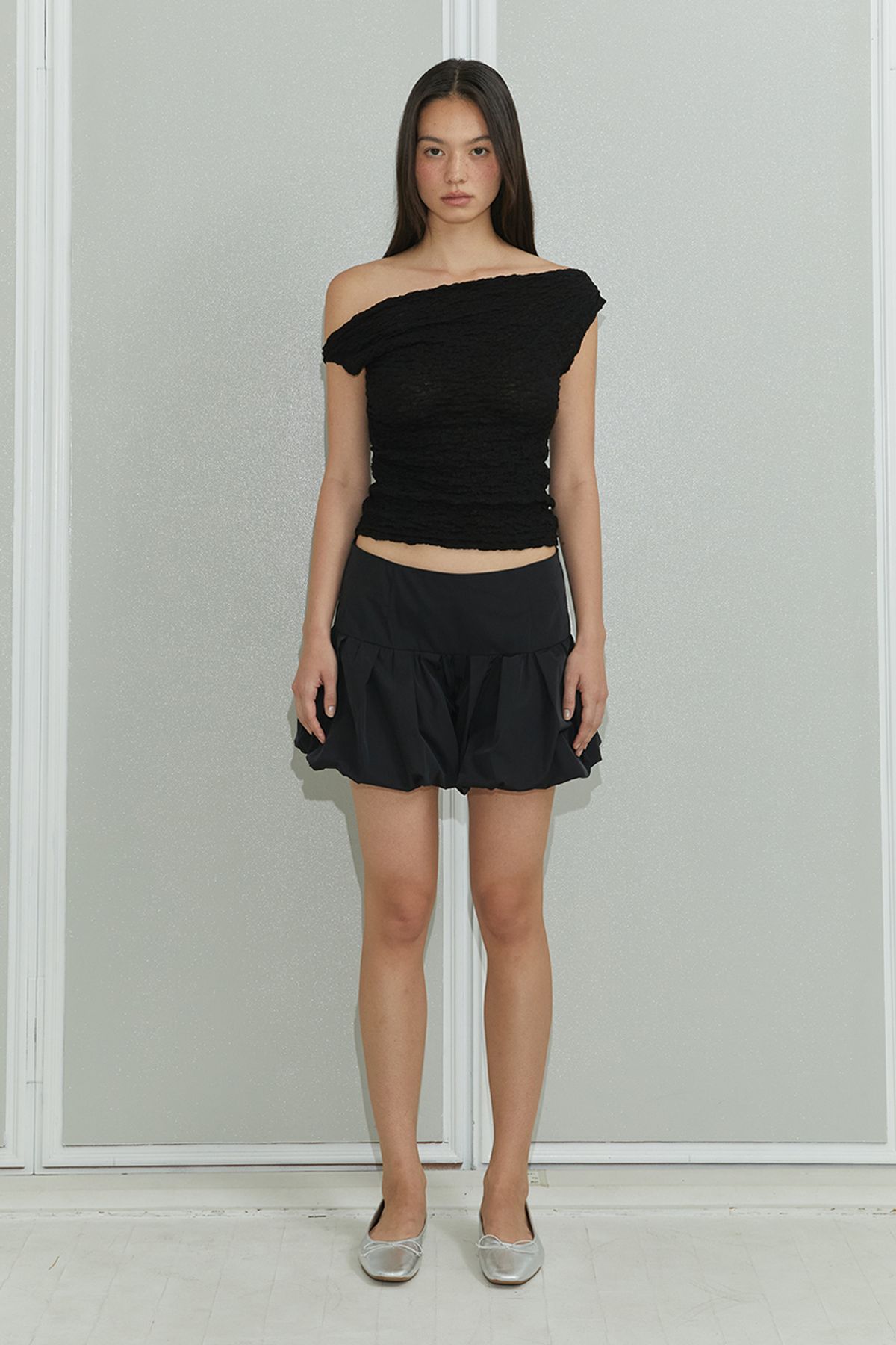 모어댄파라다이스(MORE THAN PARADISE) BUBBLE HEM SHORTS / BLACK
