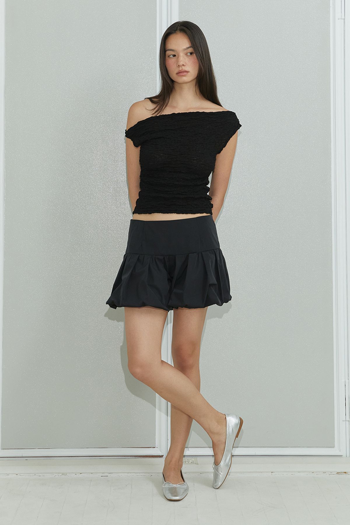 모어댄파라다이스(MORE THAN PARADISE) BUBBLE HEM SHORTS / BLACK