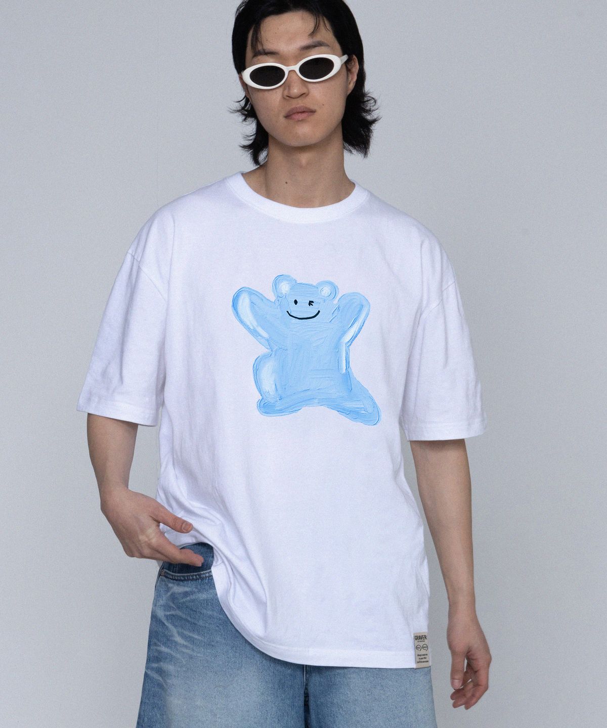 그레이버(GRAVER) [UNISEX]블루 페인팅 빅 베어스마일 반팔티_화이트