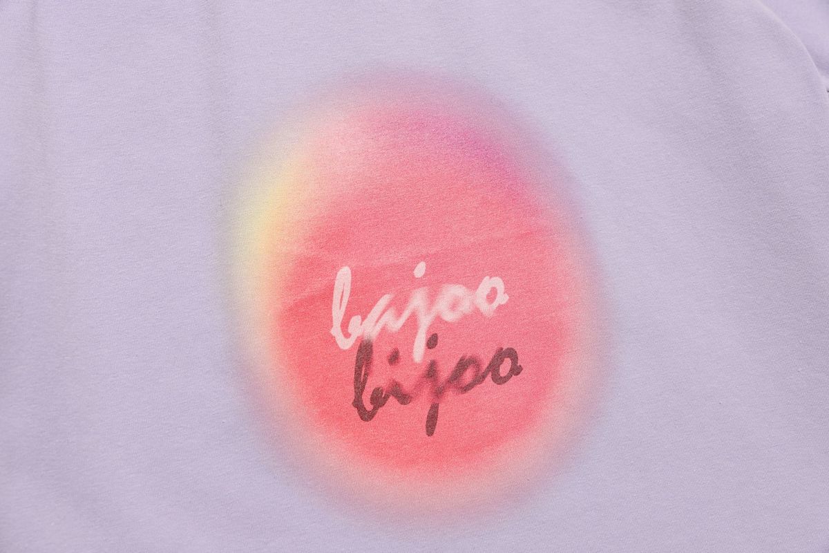 바쥬비쥬(BAJOO BIJOO) LETTERING LOGO CROP T-SHIRT [PURPLE]