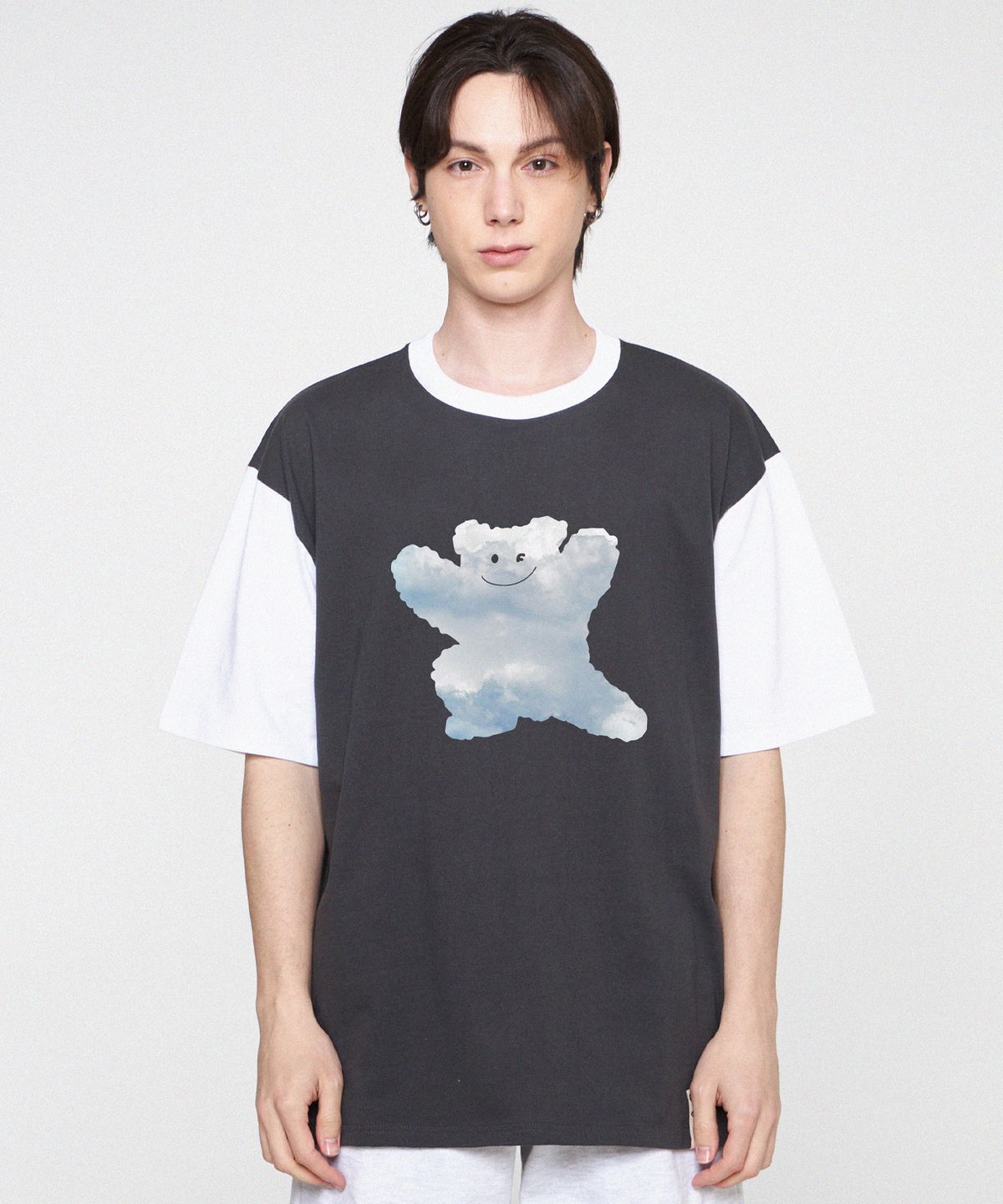 그레이버(GRAVER) [UNISEX]빅 구름 베어스마일 배색 반팔티_차콜