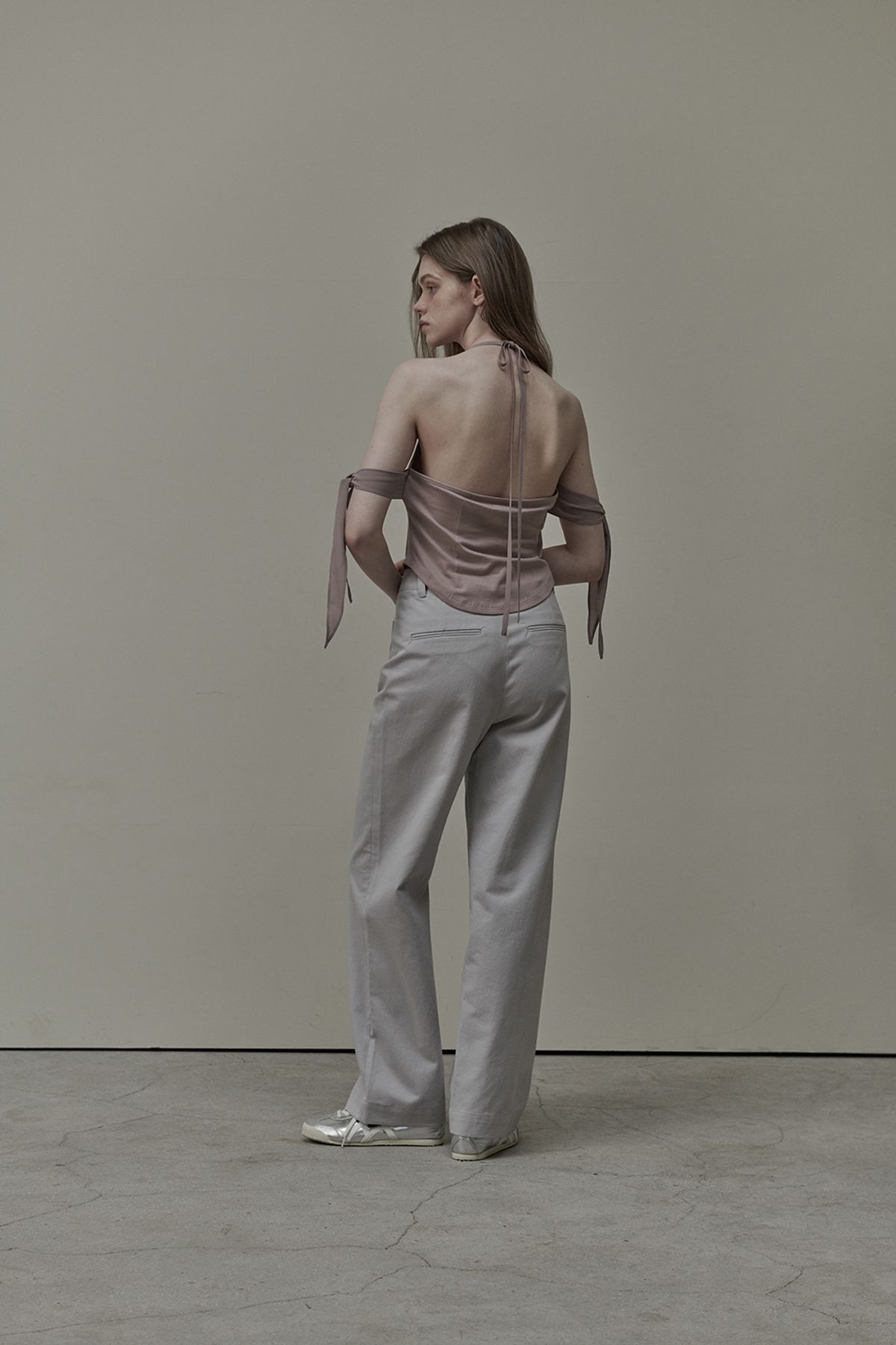 마우솔레움(MAU SOLEUM) Gabrielle Sheer Ribbon Halter T-Shirt - Dusty Pink