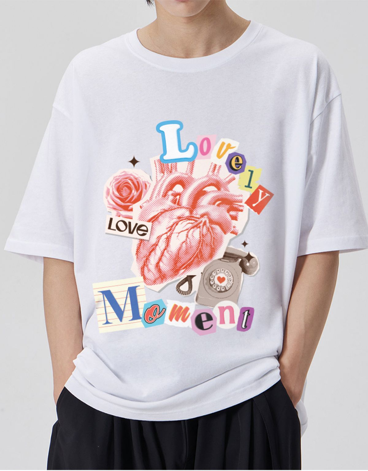 앳 더 모먼트(AT THE MOMENT) [COLLAGE]LOOSE FIT 라운드 넥 반팔티_화이트