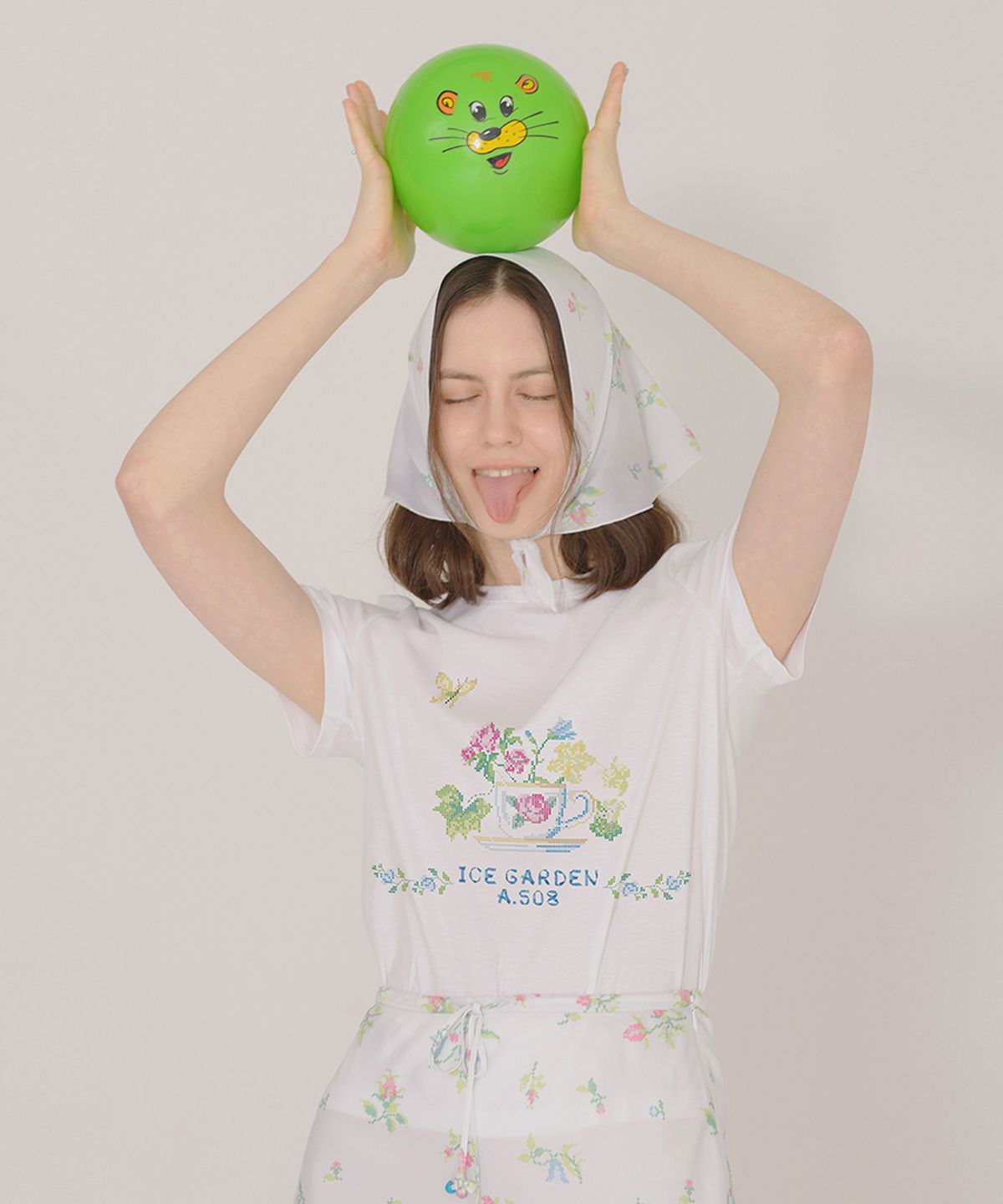 아이스가든에이오공팔(ICE GARDEN A.508) Cross-stitch Floral Print T-shirt