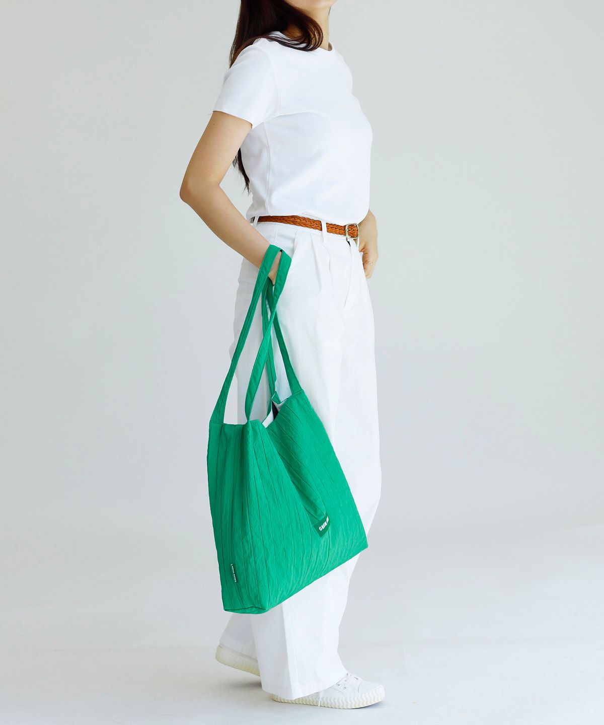 그린스터프(GREEN STUFF) 무심한듯 박시한 쇼퍼백 53 볼륨 라인 - green