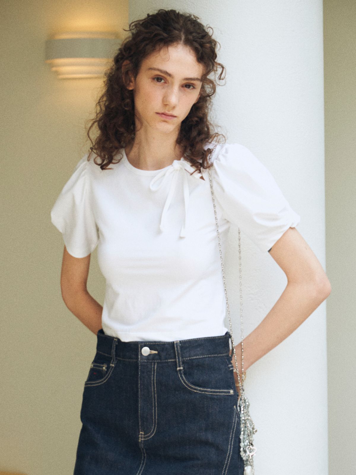 오앨(OUEL) RIBBON TIE PUFF TOP_WHITE
