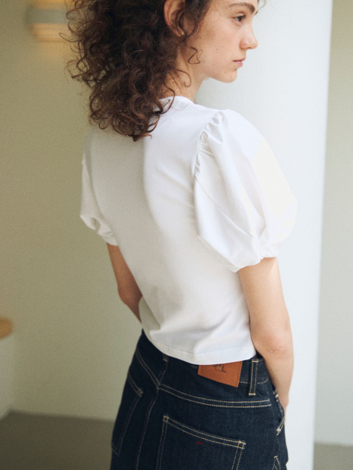 오앨(OUEL) RIBBON TIE PUFF TOP_WHITE