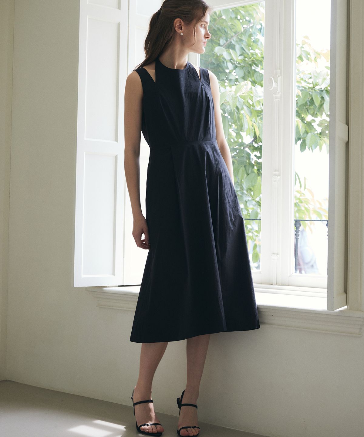 폴앤앨리스(PAUL&ALICE) HALTER-NECK MIDI DRESS / BLACK