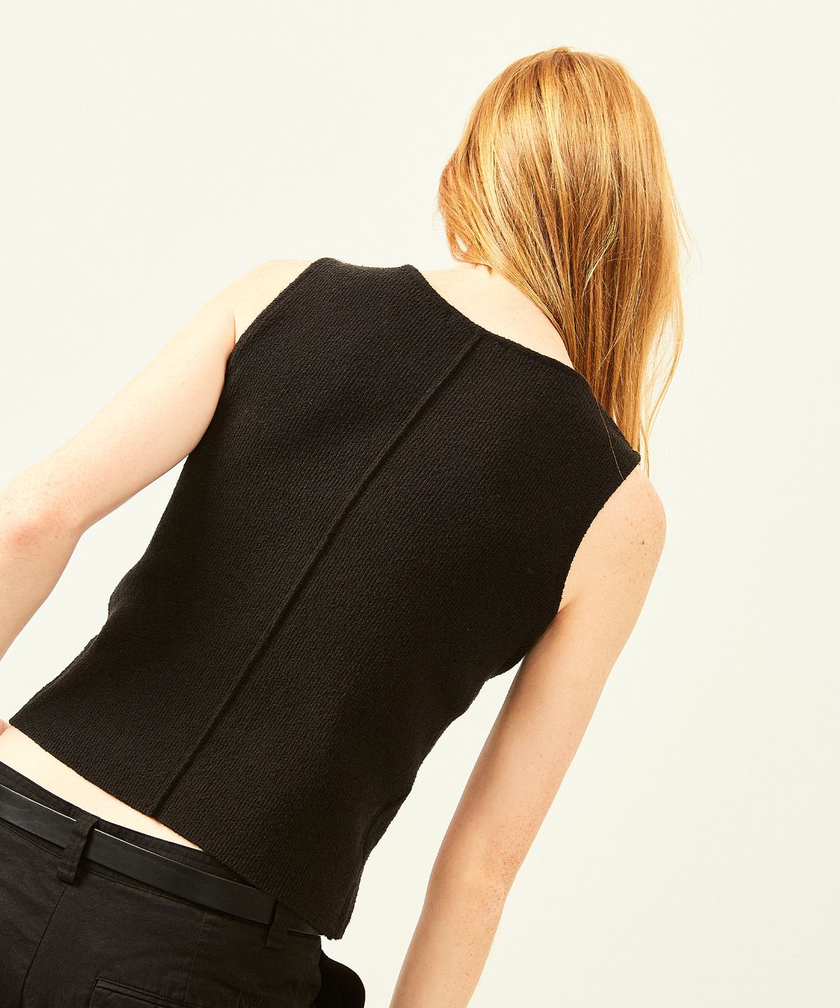 라벨아카이브(LABELARCHIVE) Mia sleeveless sweater black