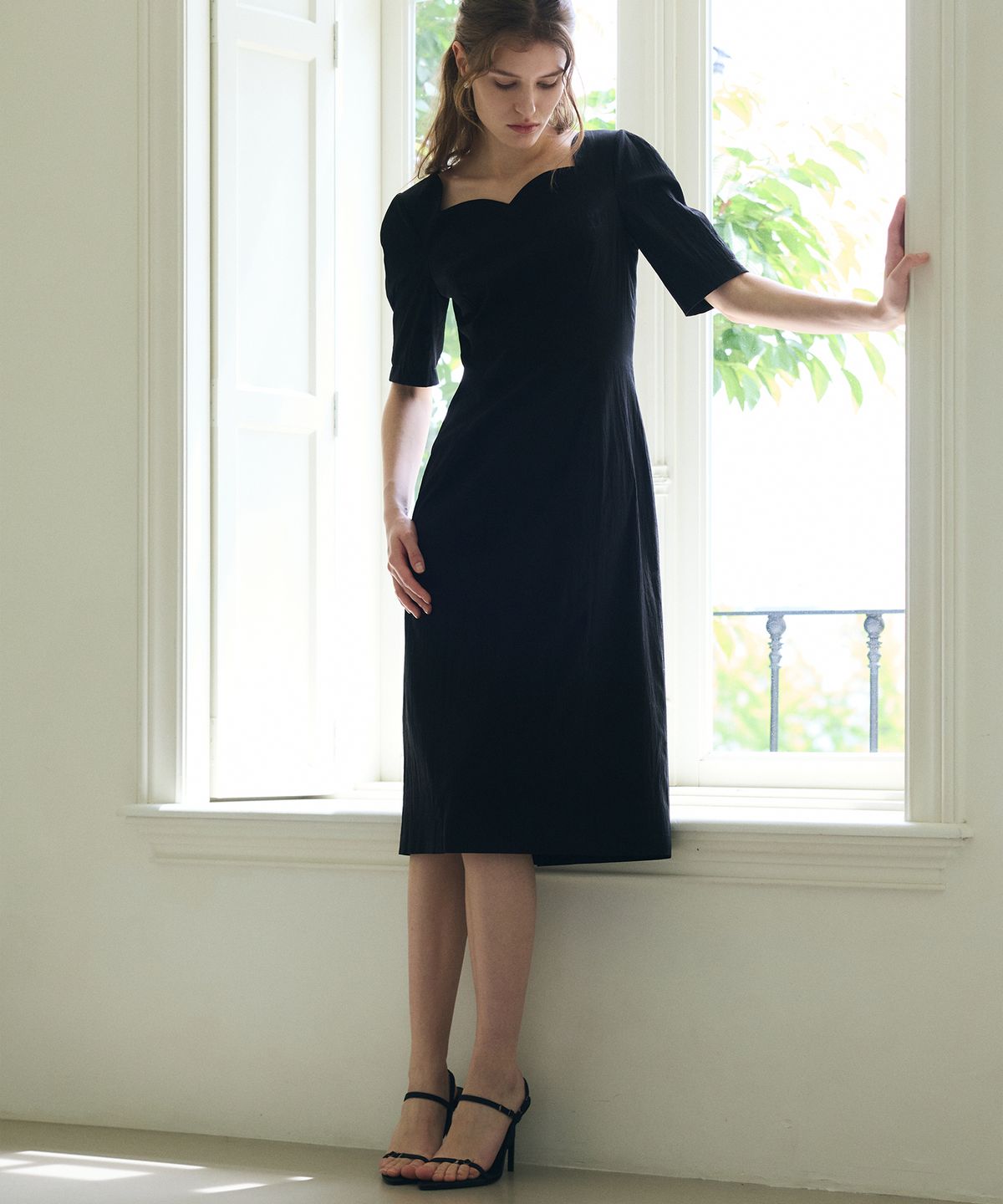 폴앤앨리스(PAUL&ALICE) HEART NECK DRESS / BLACK