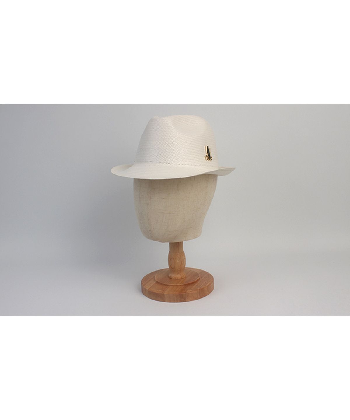 유니버셜 케미스트리(UNIVERSAL CHEMISTRY) BU Gentle Simple White Fedora 여름모자