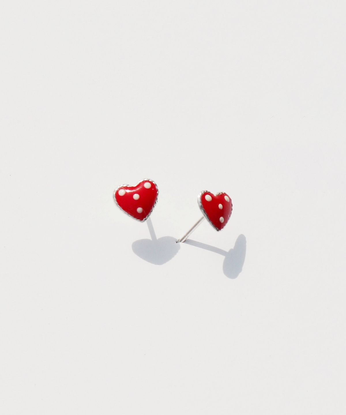 봉보(BONBEAU) Dotting red heart silver pin Earrings 은침 실버925 도트 레드 하트 귀걸이