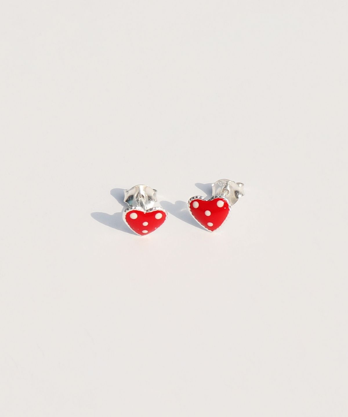 봉보(BONBEAU) Dotting red heart silver pin Earrings 은침 실버925 도트 레드 하트 귀걸이
