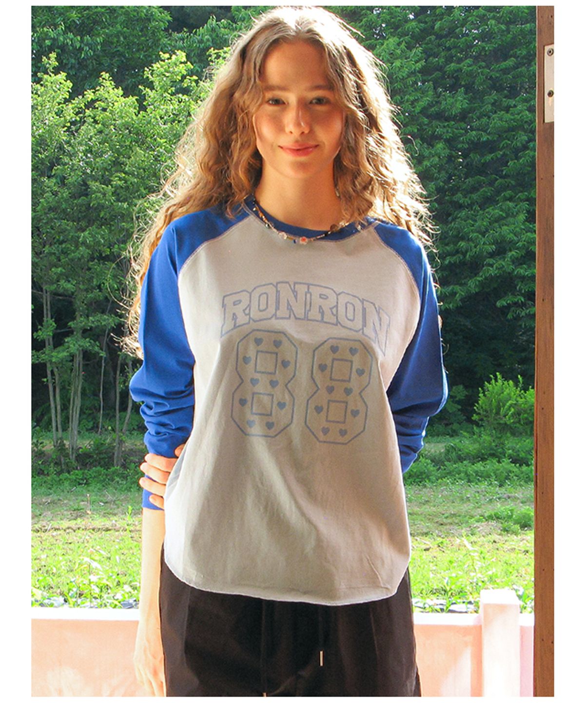 론론(RONRON) STITCH RAGLAN LONG SLEEVE SOFT BLUE