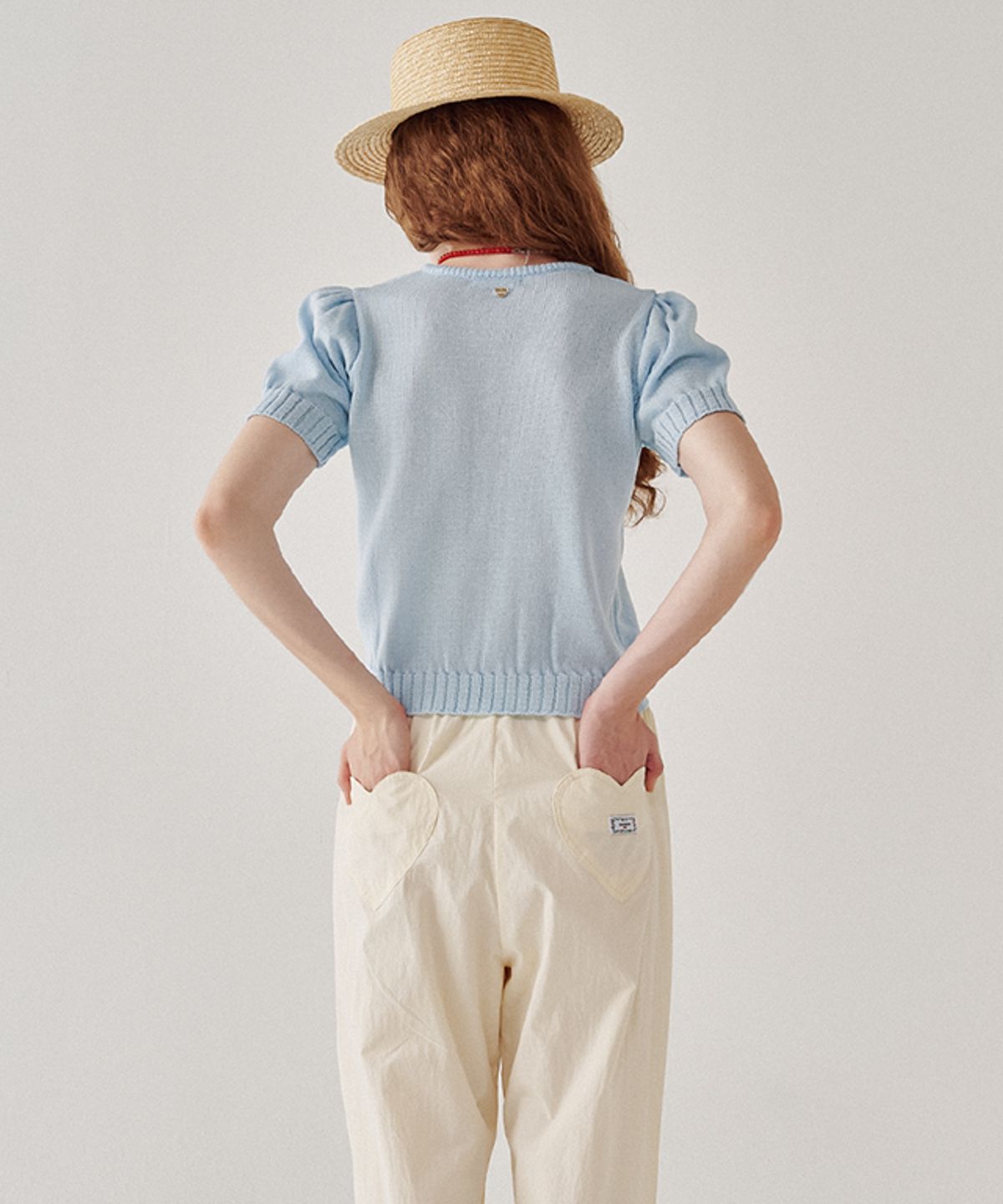 론론(RONRON) SHIRRING POINTED V NECK SHORT KNIT SOFT BLUE