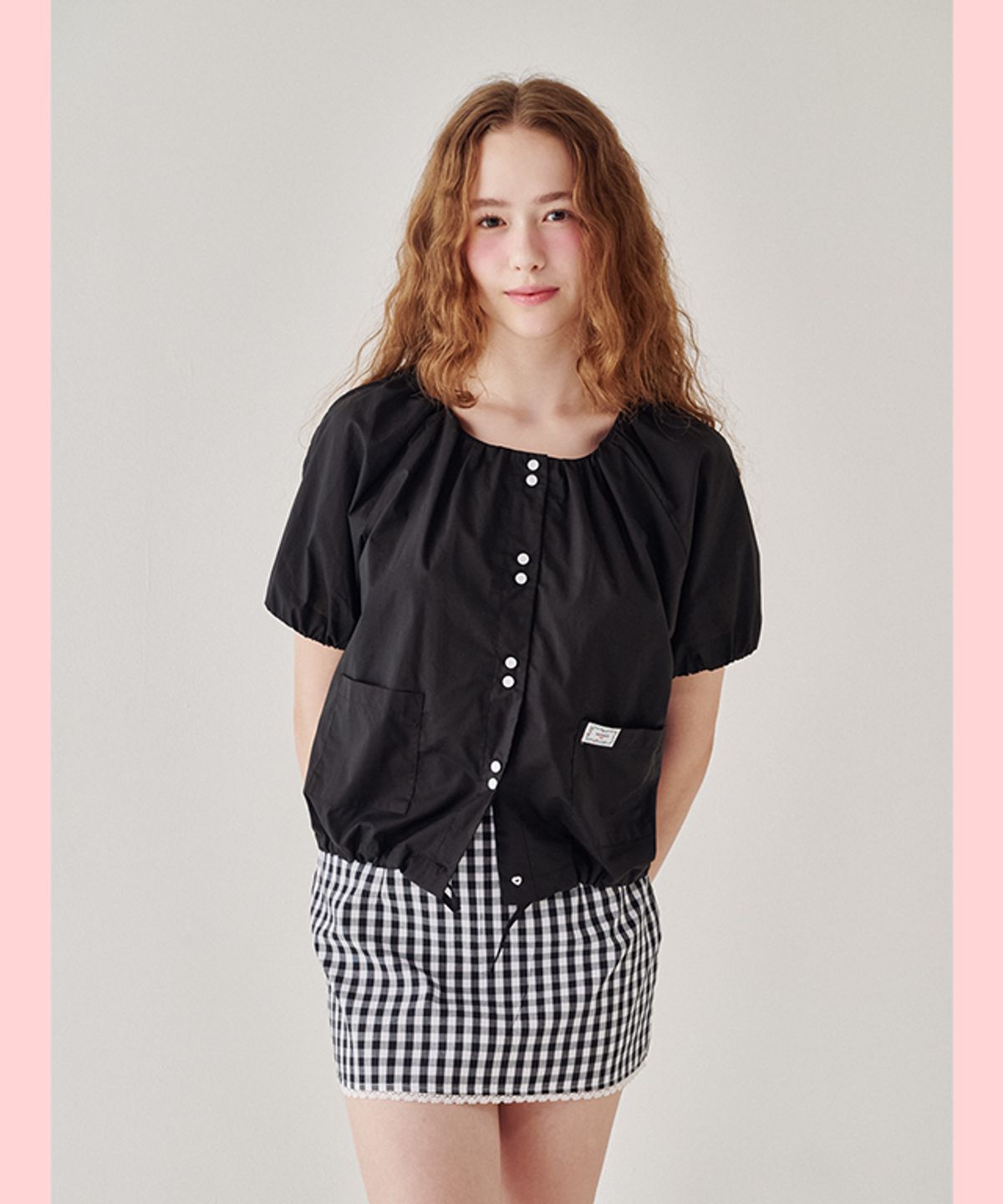 론론(RONRON) ROUND SHIRRING STRING HALF BLOUSE BLACK