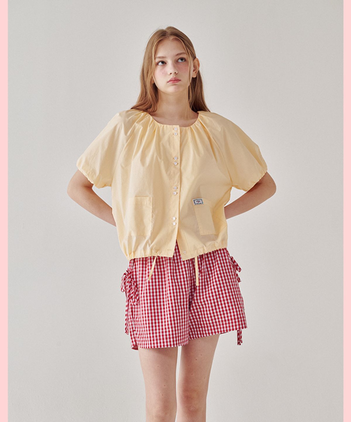 론론(RONRON) ROUND SHIRRING STRING HALF BLOUSE BUTTER