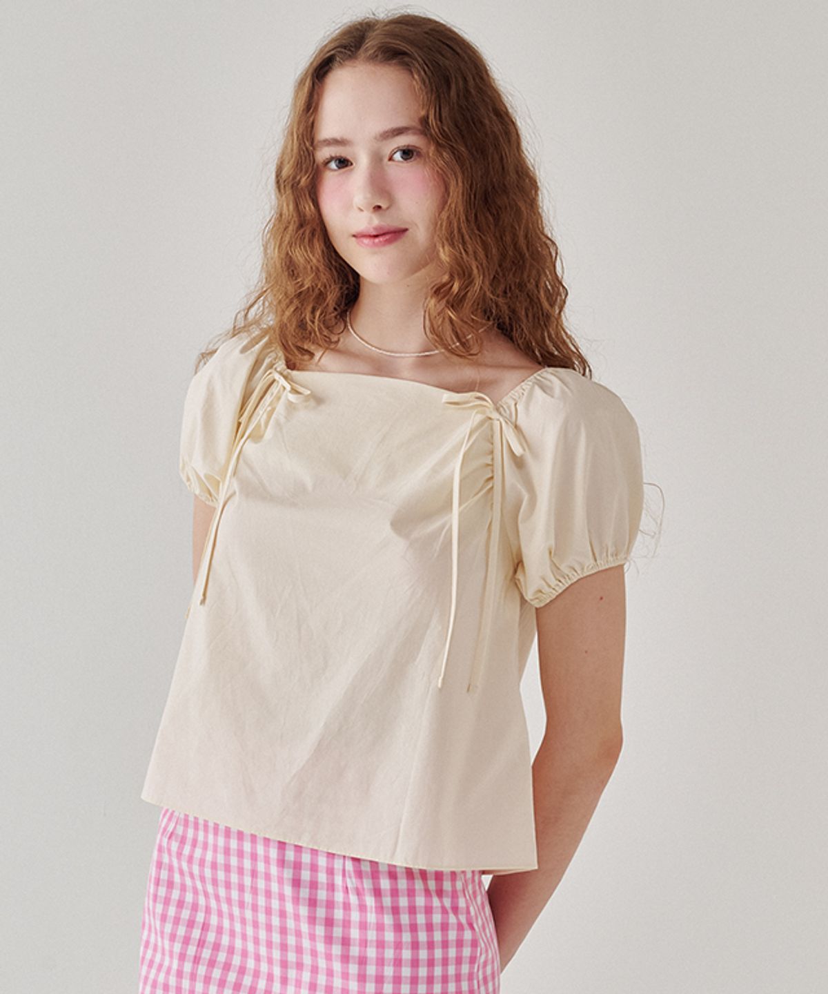 론론(RONRON) SHIRRING RIBBON 2 WAY PUFF SLEEVE HALF BLOUSE CREAM