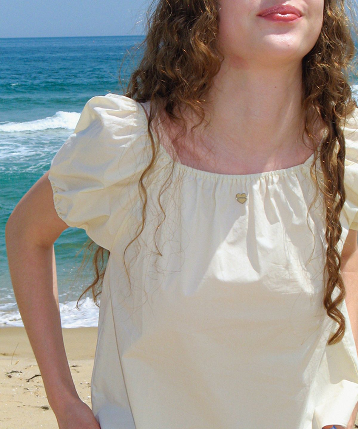 론론(RONRON) SHIRRING RIBBON 2 WAY PUFF SLEEVE HALF BLOUSE CREAM