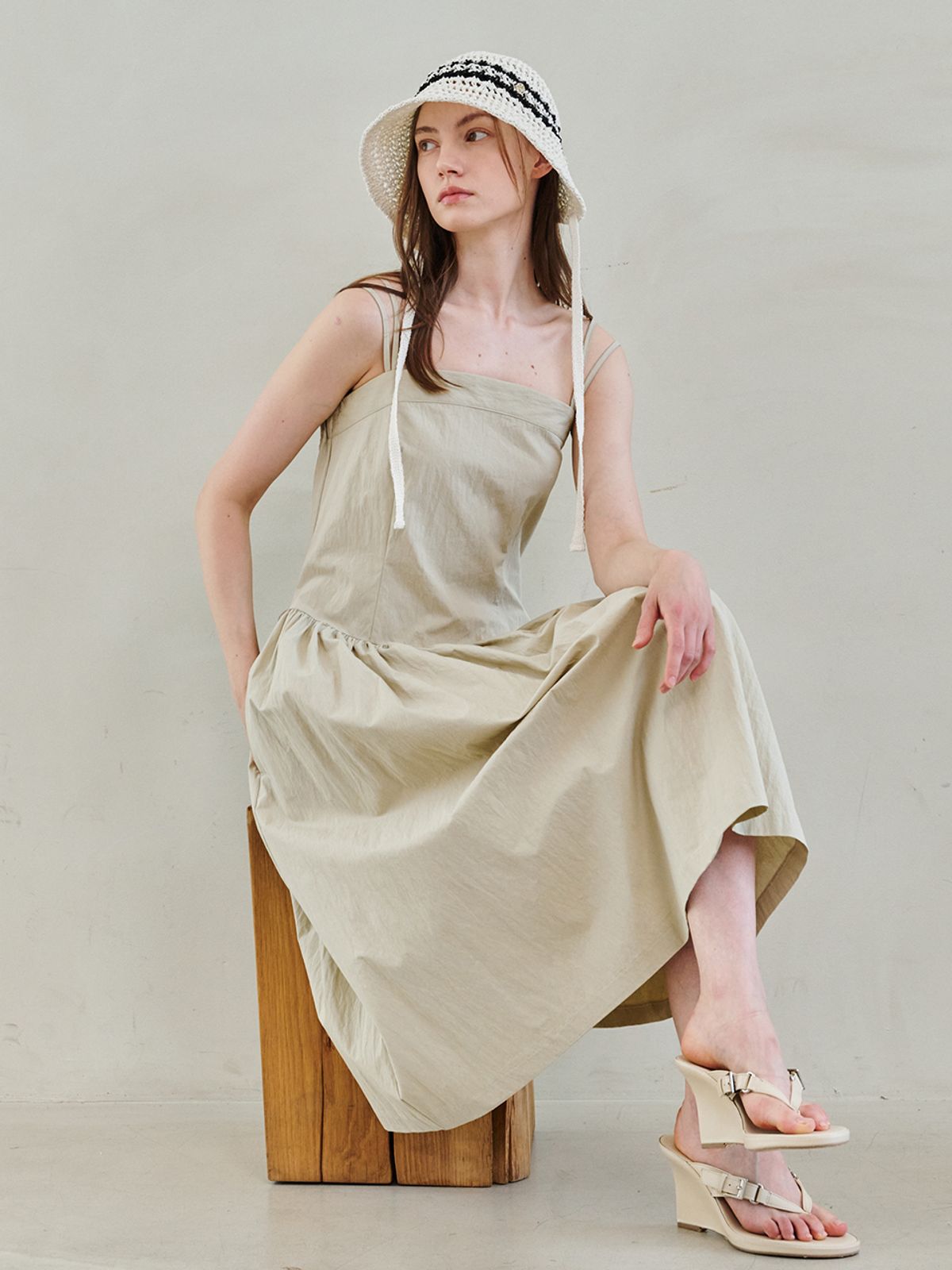 누브(NOUVE) Bustier Low Waist Shirring Dress - Beige
