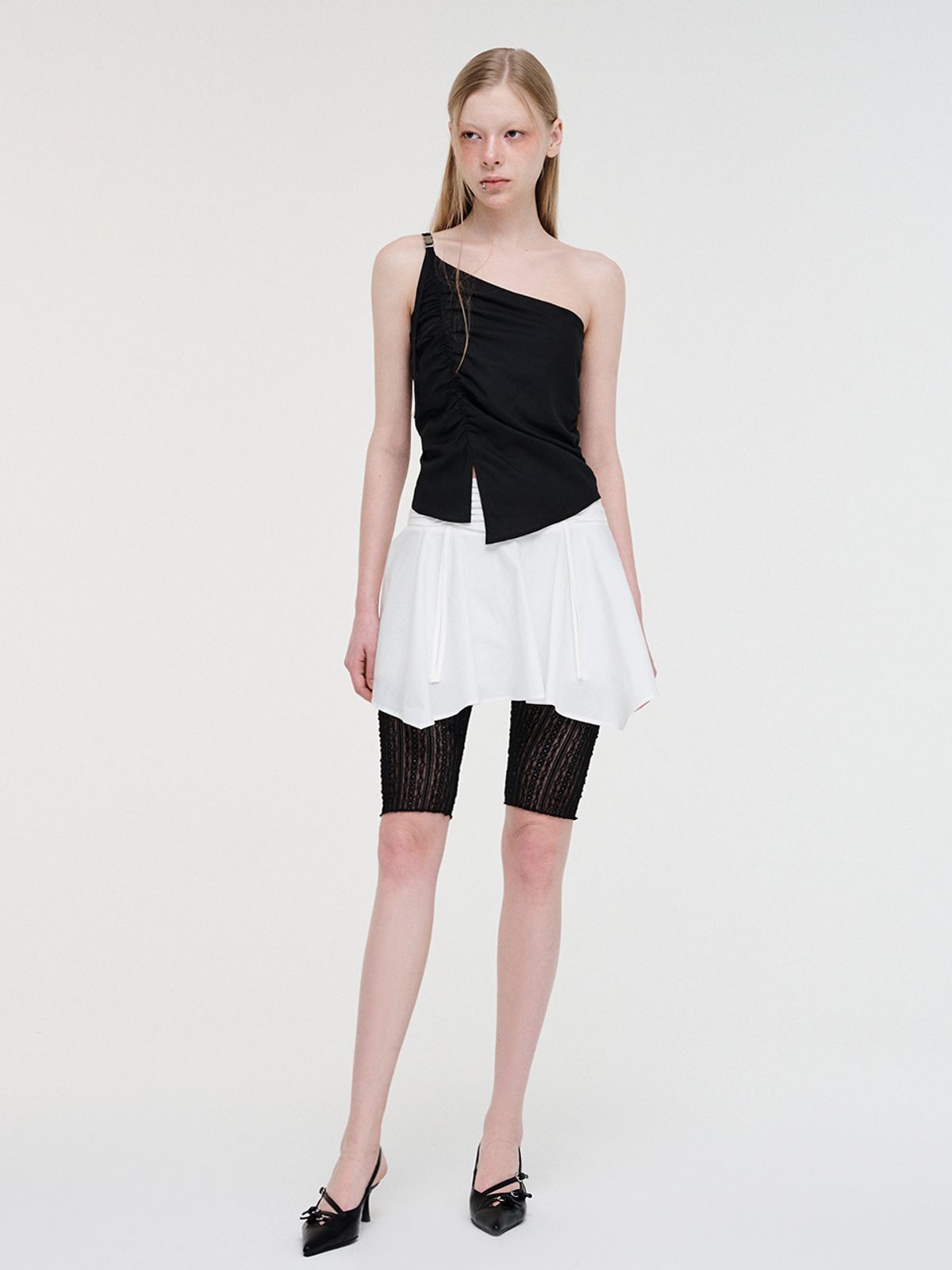 에트몽(ETMON) One Shoulder Buckle Blouse Black