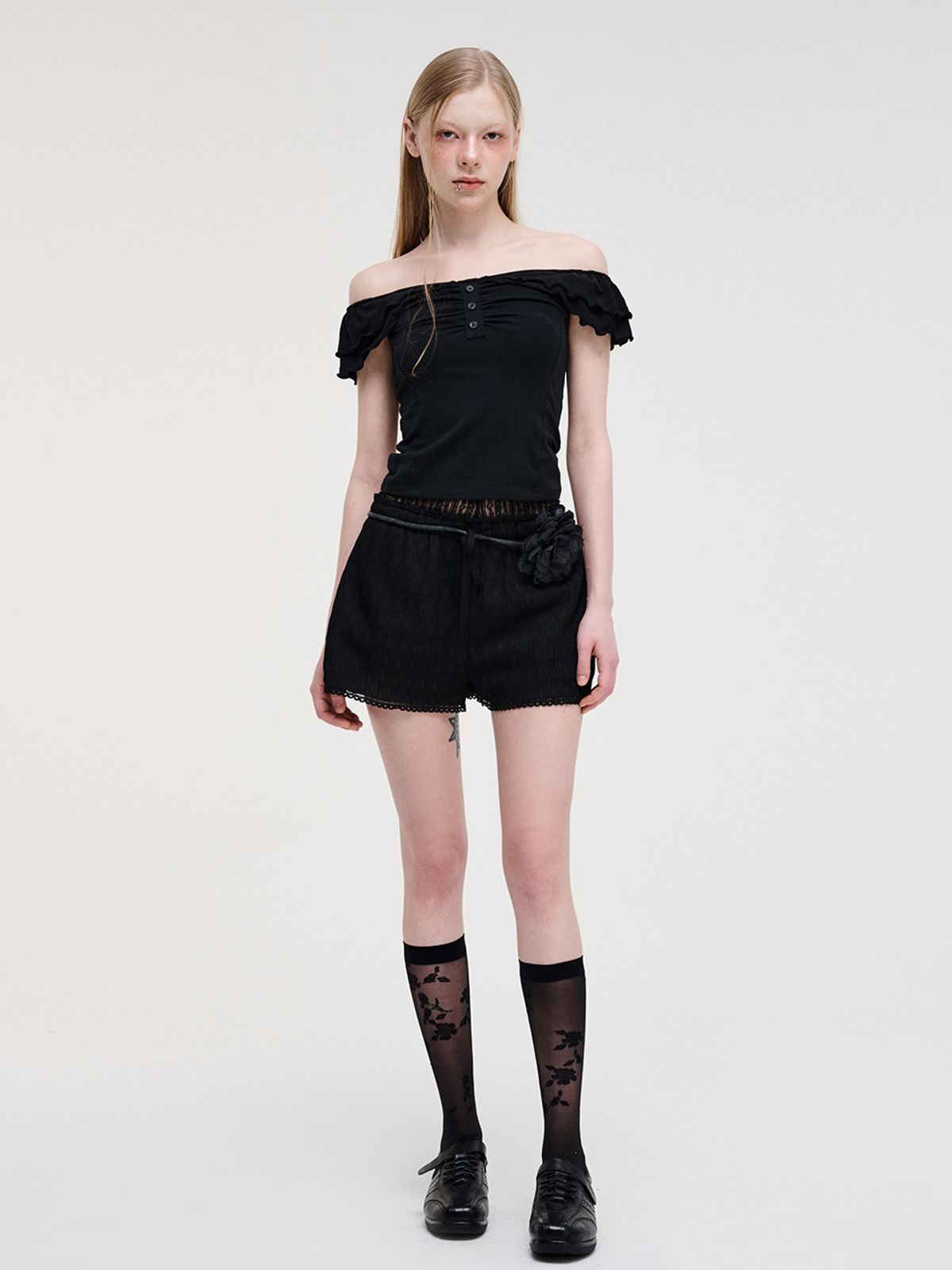 에트몽(ETMON) Lace Banding Short Pants Black