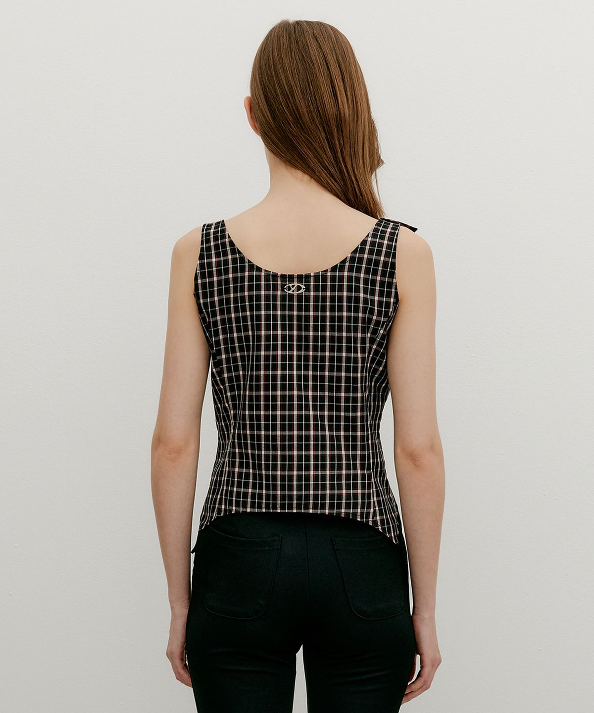 유즈(YUSE) CHECK RIBBON SLEEVELESS TOP - BLACK/RED