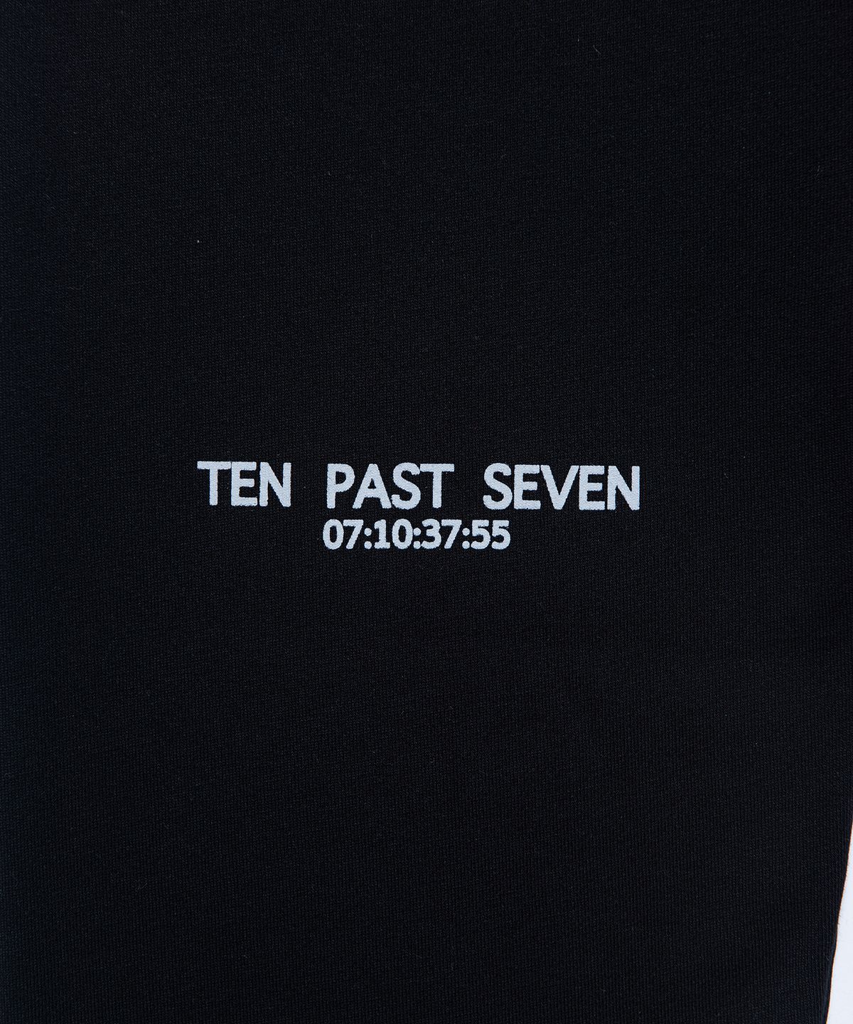 텐 패스트 세븐(TEN PAST SEVEN) 로고 조거 팬츠 - 블랙