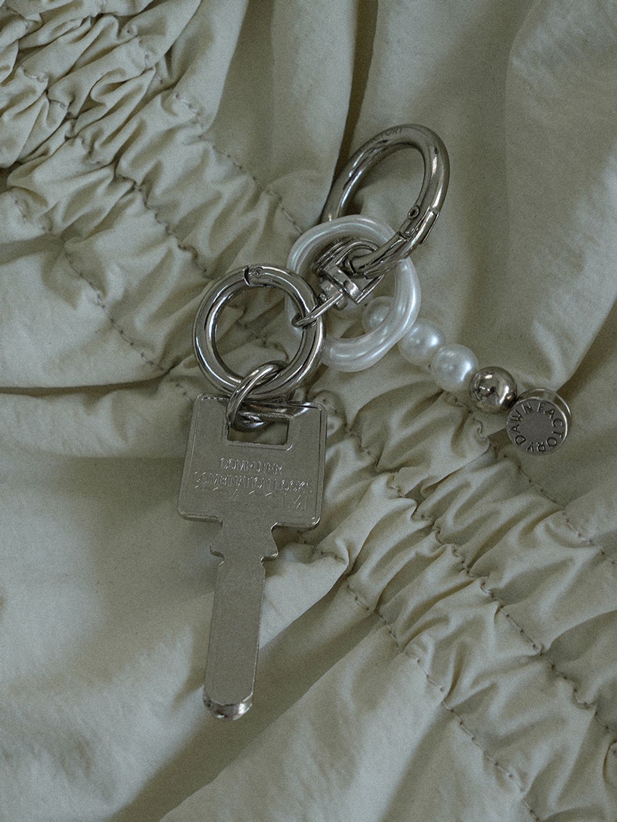 던팩토리(DAWN FACTORY) RING KEYRING IVORY 반지키링 아이보리