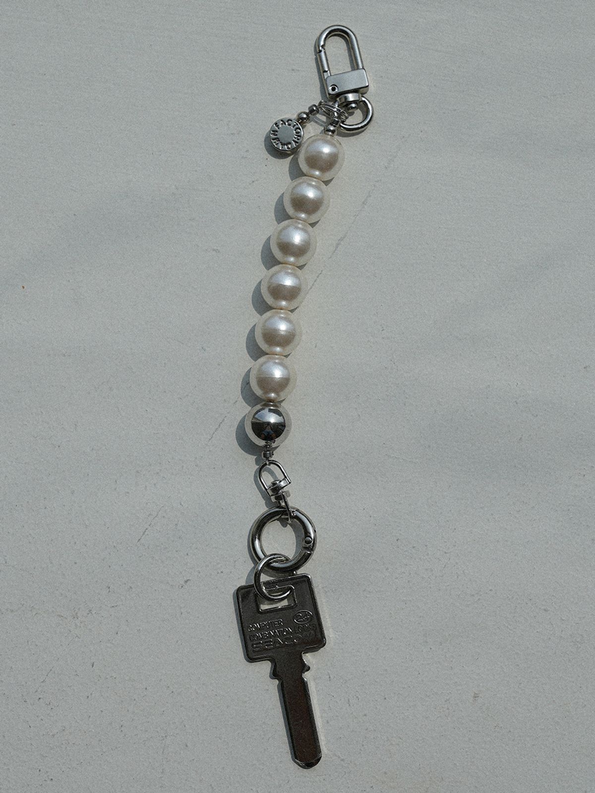 던팩토리(DAWN FACTORY) BEAD KEYRING IVORY 비드키링 아이보리