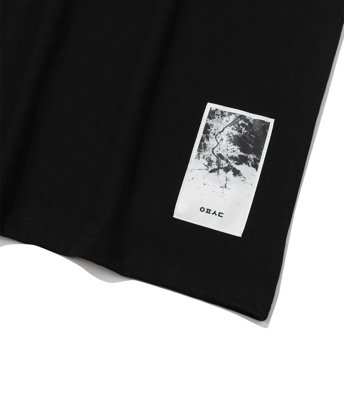 에피소드 언타이틀(EPISODE UNTITLED) NEEDLEPOINT & PATCH T-SHIRT_BLACK