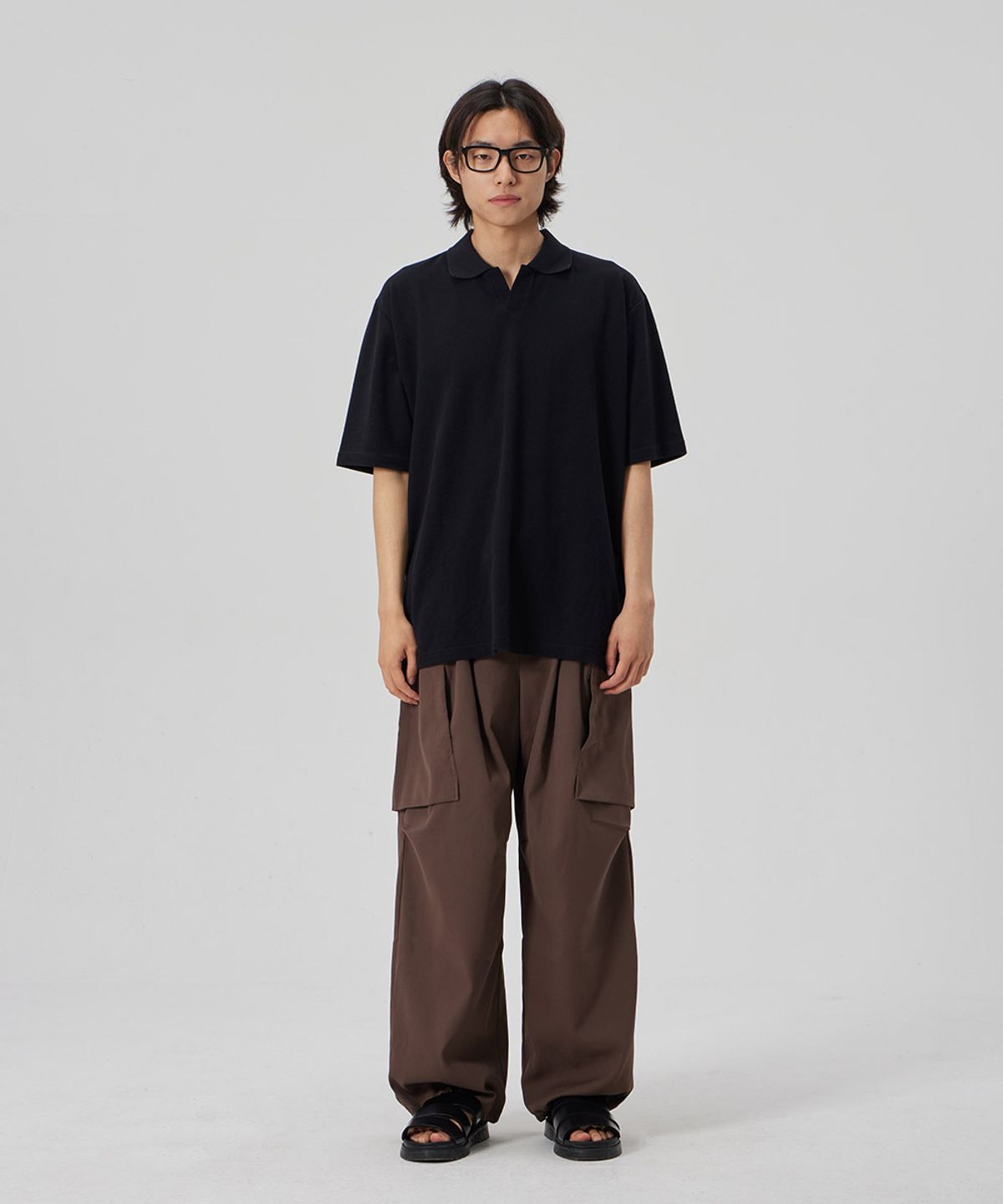 메이킷투(MAKEITTO) TWO TUCK WIDE PARACHUTE CARGO PANTS_BROWN