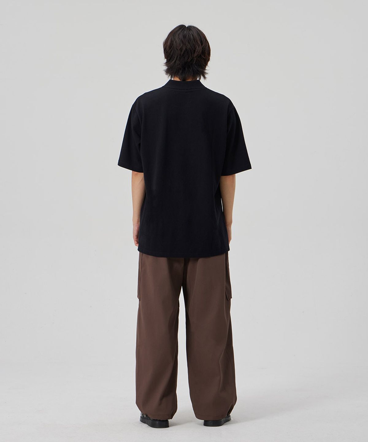 메이킷투(MAKEITTO) TWO TUCK WIDE PARACHUTE CARGO PANTS_BROWN